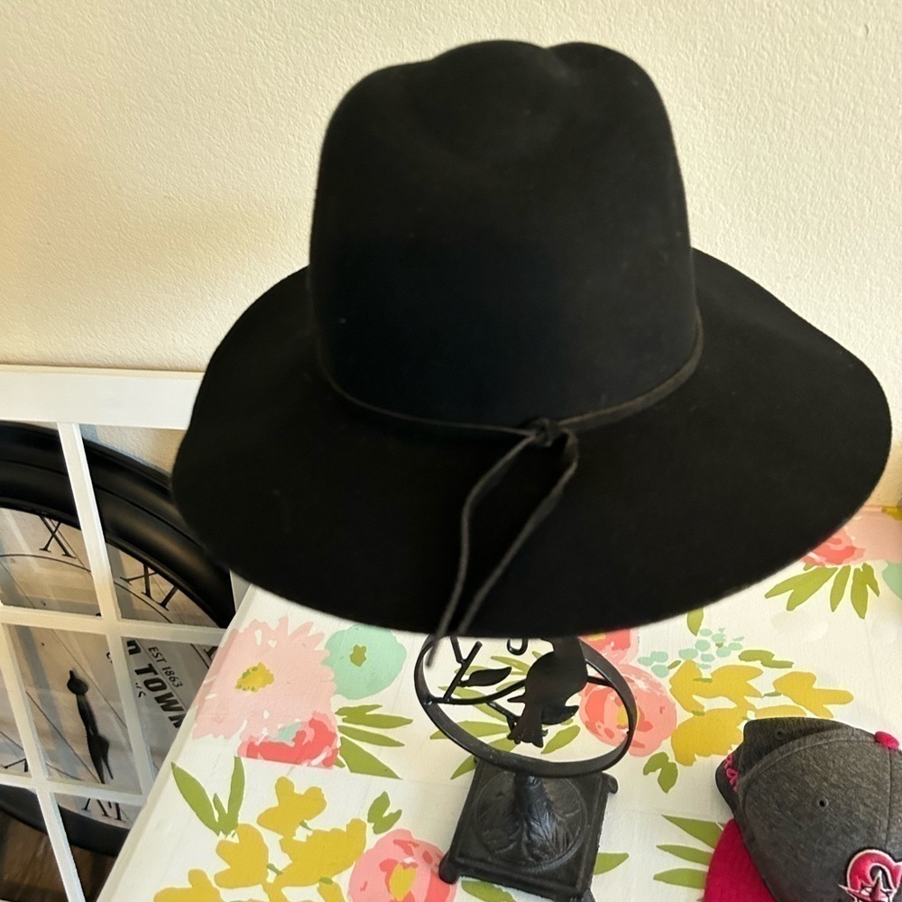 Lack of color, medium 57cm black 100% Australian wool hat
